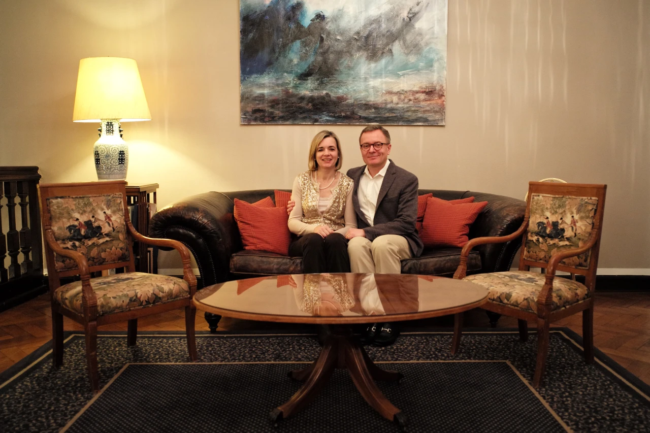 dpr-table-home-couple-living-room
